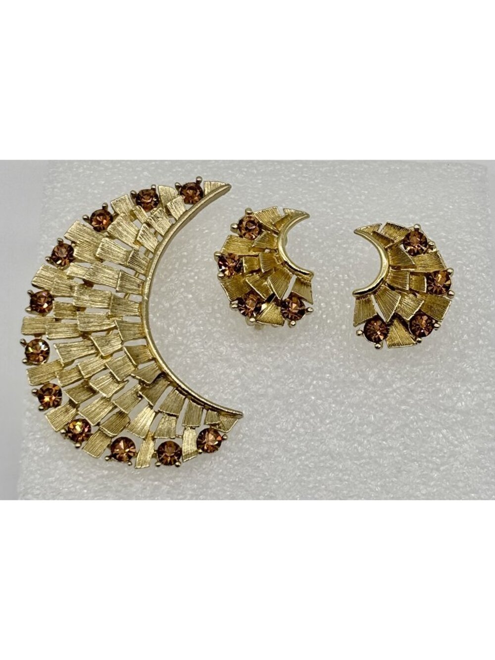 Vintage Lisner Gold-Tone Textured Crescent Moon Brooch Matching Clip-On Earrings